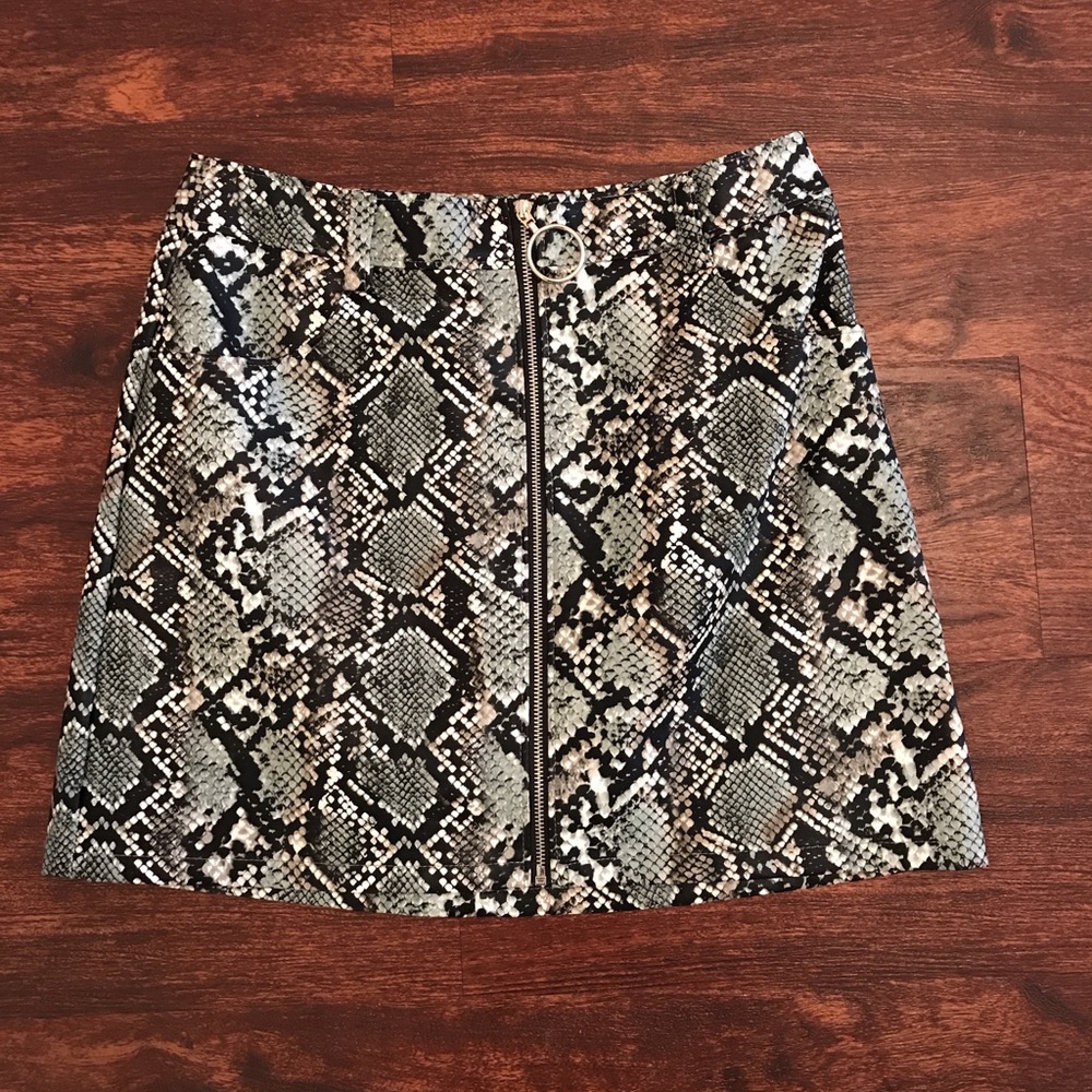 Snakeskin zip front skirt